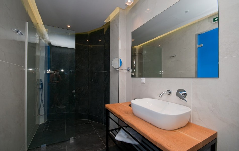 Tiara Holidays - Lefko Suites - Junior Suite - bathroom